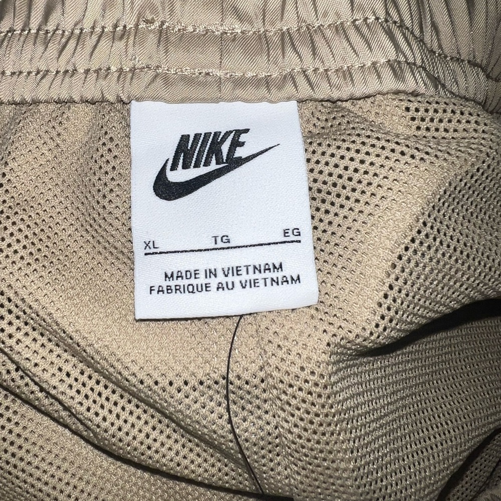 Nike Men's Sportswear Woven Flow Shorts Size XL - Picture 3 of 4